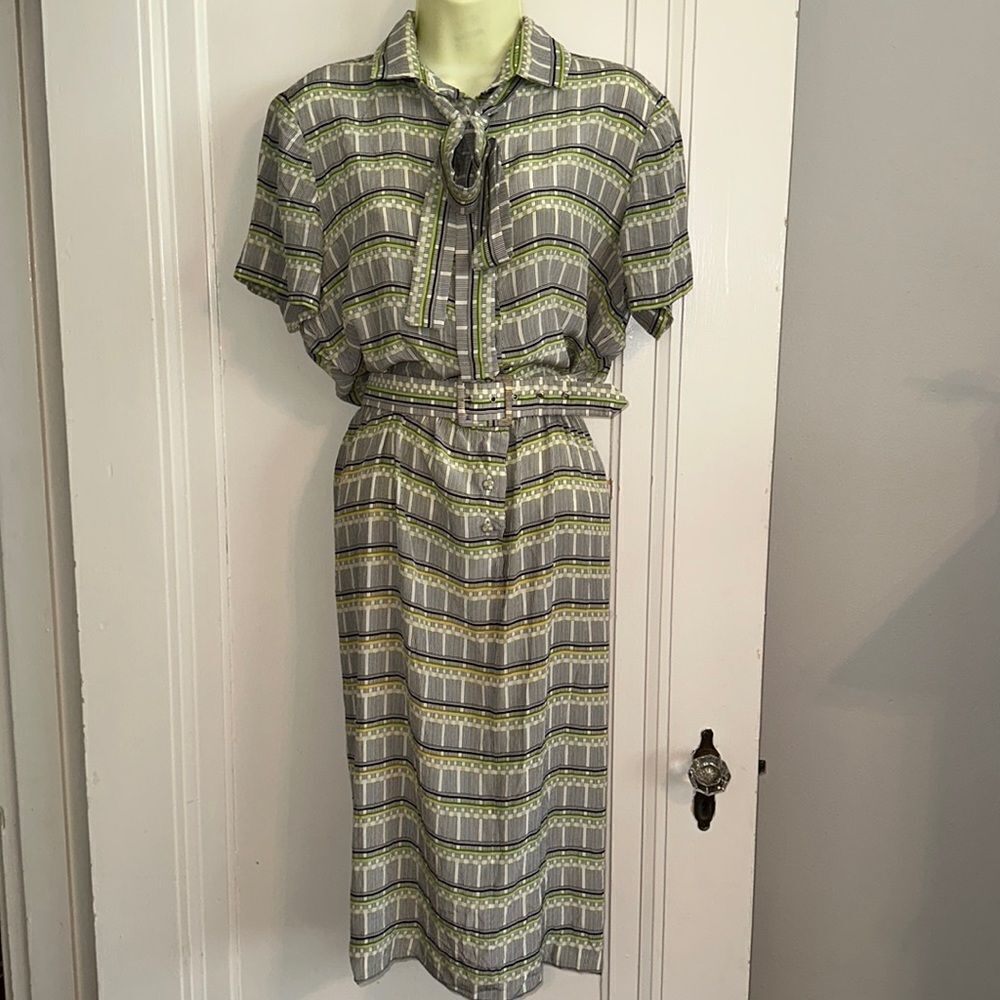 Vtg black & lime green stripe patterned silk shirtwaist dress/ necktie‎ & belt